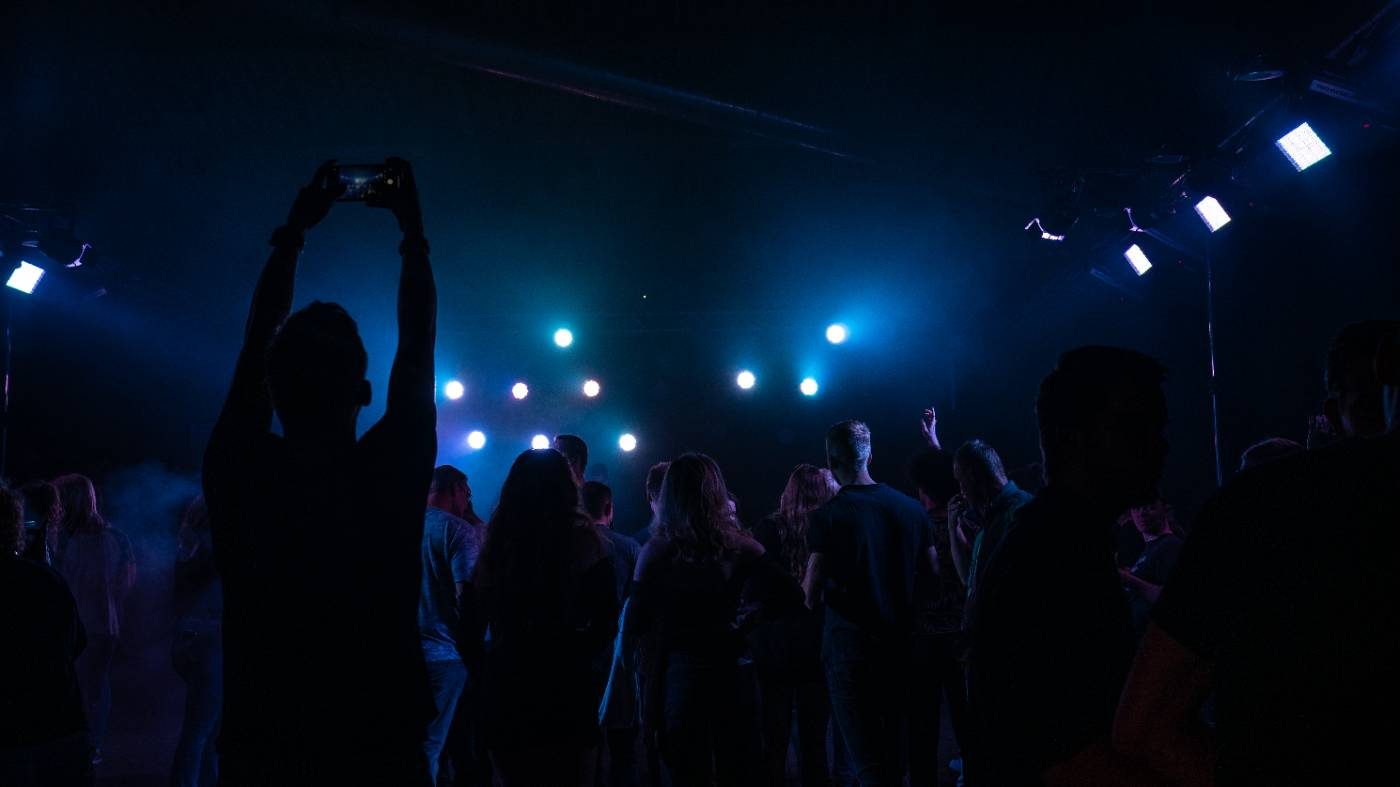 Feest met DJ, licht en geluid van TPG-AV