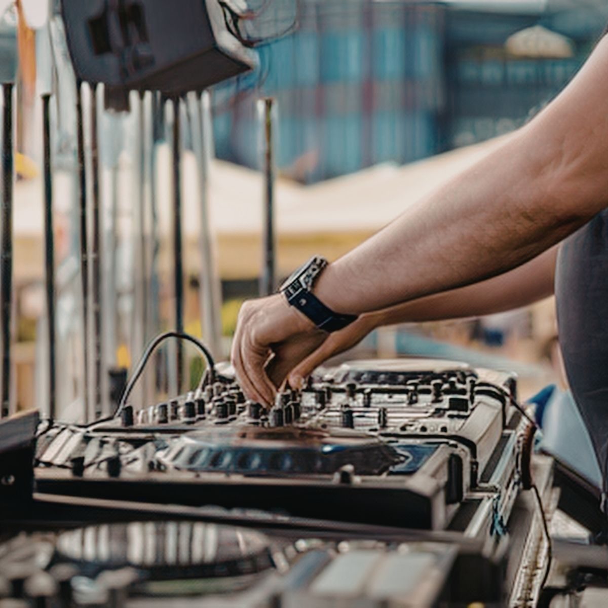 DJ-set met licht en geluid van TPG-AV